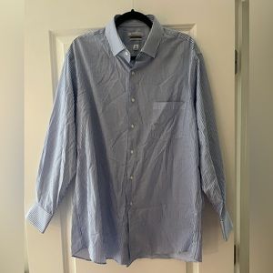 Van Heusen men’s collared shirt. Flex collar Classic Fit. Barely worn.